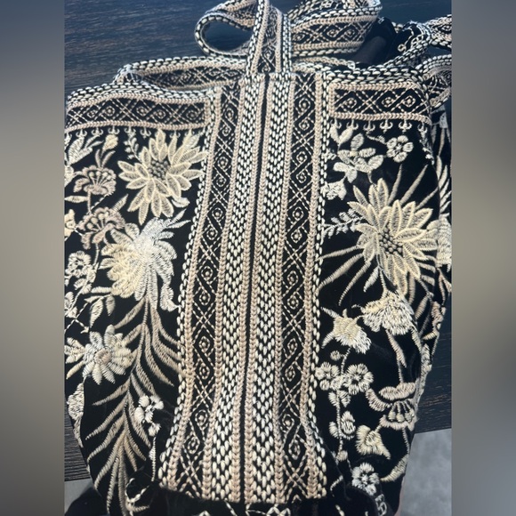 Johnny Was Othilia Elegant Black and Cream Embroidered Tote Bag - Picture 4 of 9